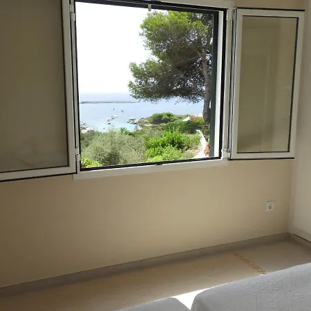 فيلة Hermitage Binissafuller