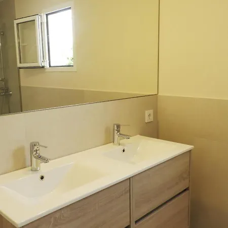 Hermitage فيلة Binissafuller