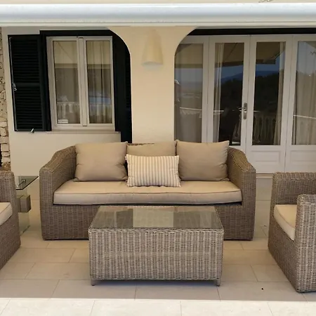 فيلة Hermitage Binissafuller