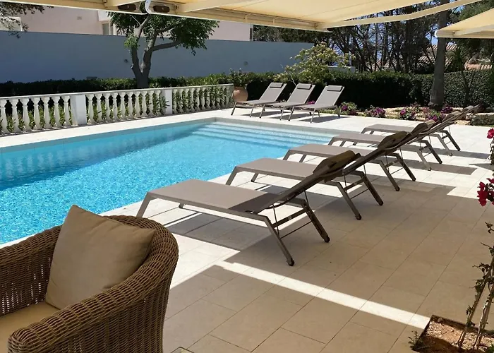 Hermitage Villa Binissafuller